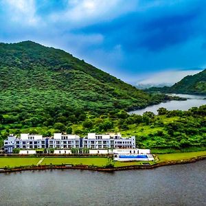Zana Lakeview Resort - Most Scenic Lakeside Resort